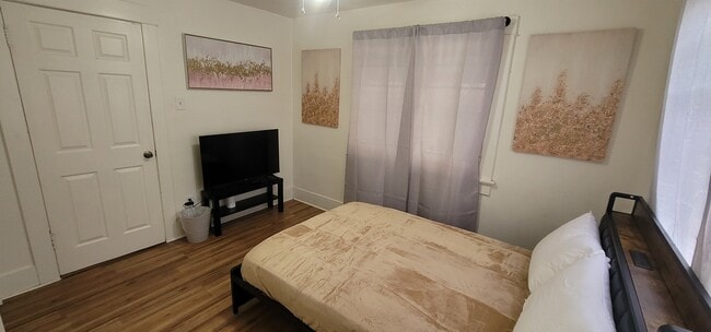 Photo - 16508 S Menlo Ave