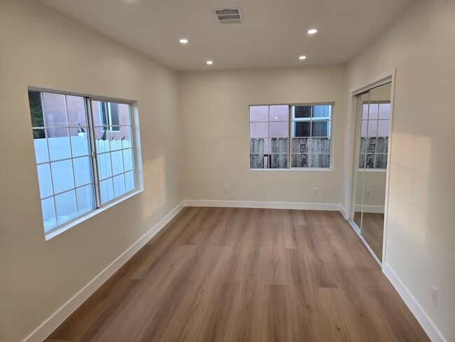 Photo - 6703 Cedros Ave