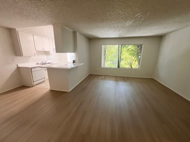 Photo - 4424 Woodman Ave Unit 305