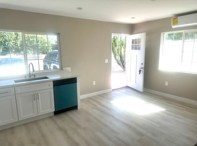 Photo - 24047 Gilmore St