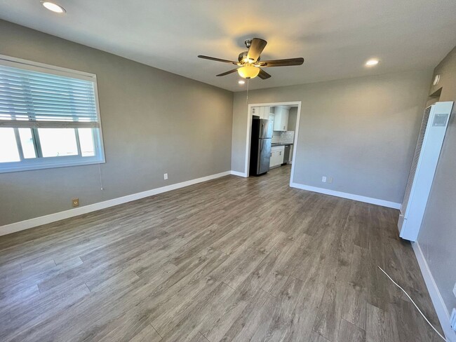 Photo - Bright & Modern Second-Floor Apartment – Natural Light, Comfort & Convenience! Unit 4143