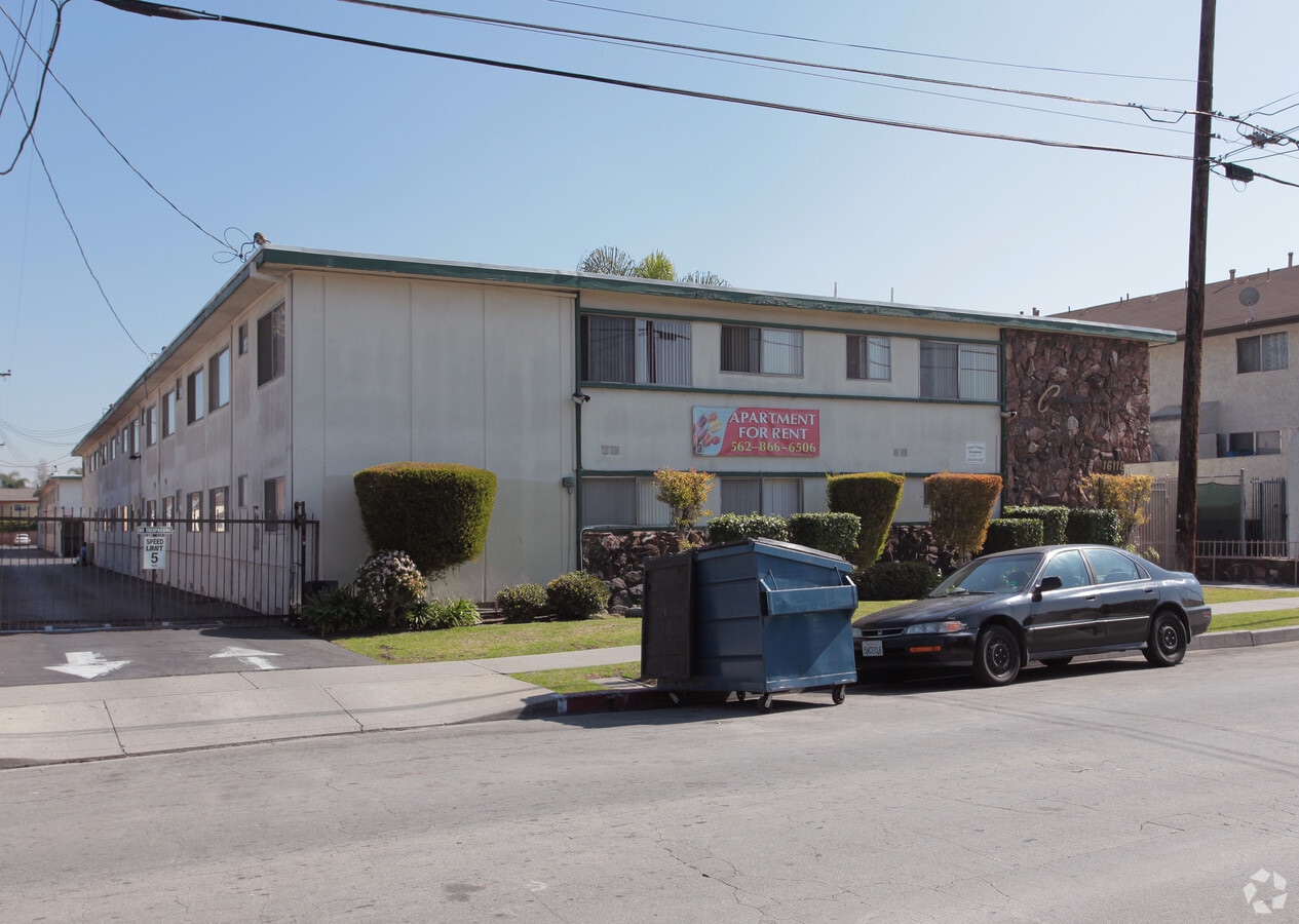 Photo - Cornuta Apartments