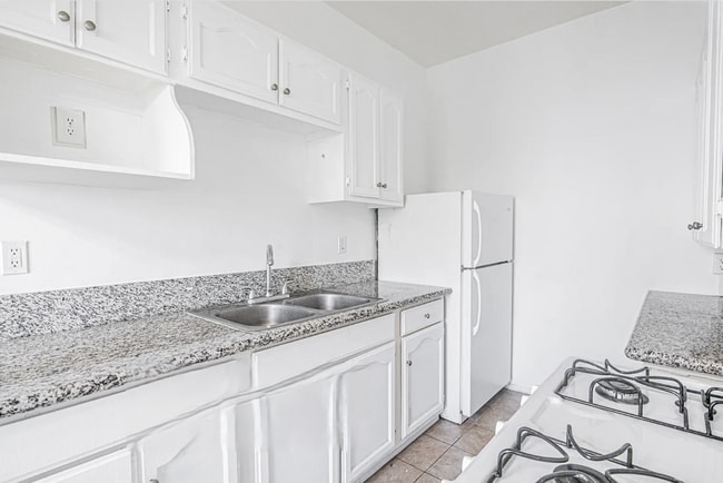 Photo - 1405 S Berendo St Unit 106