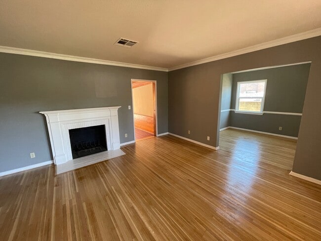 Photo - 14517 Hesby St