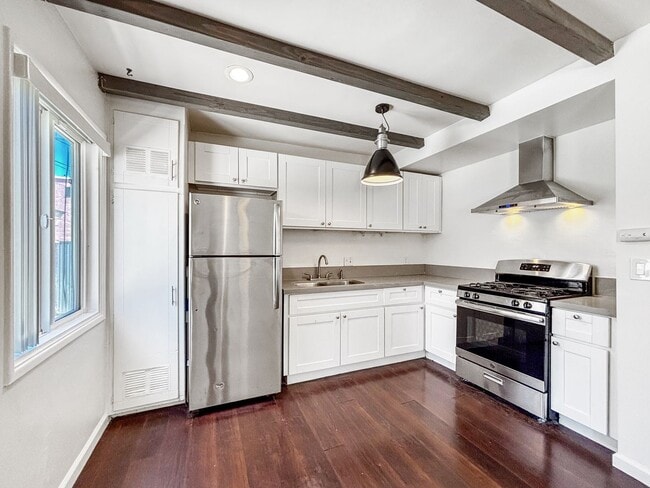 Building Photo - Gorgeous 1B/1BA Upgraded Duplex in City He... Unit 4041 Rental