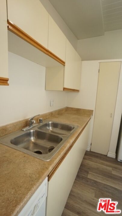 Photo - 11133 Rose Ave Unit 4