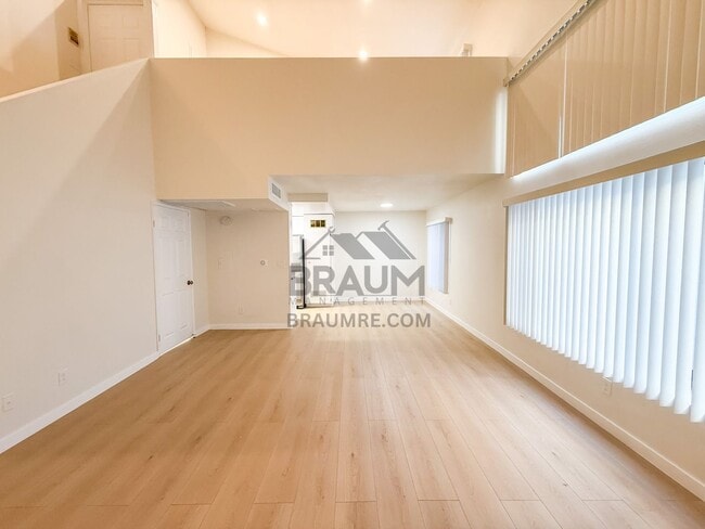 Photo - 5245 Riverton Ave Unit 205