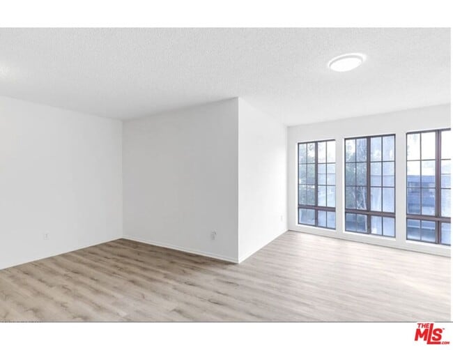 Building Photo - 3600 Bagley Ave Unit 212