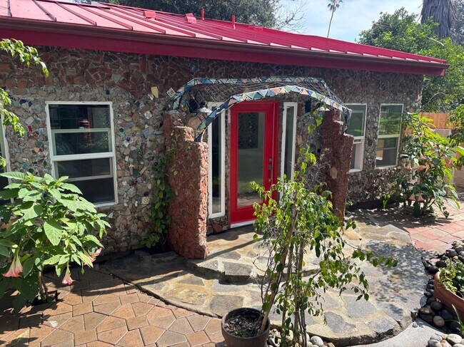 Photo - 1802 N Raymond Ave