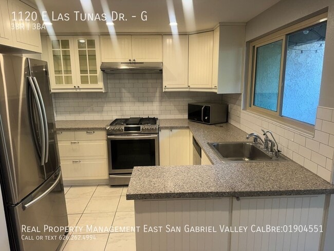 Photo - 1120 E Las Tunas Dr