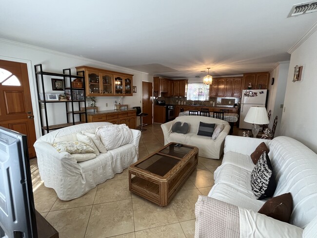 Photo - 140 N Mission Dr