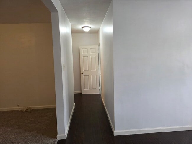Hallway to bed/bath rooms - 343 Richmond St Unit 2