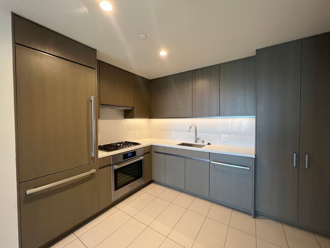 Building Photo - Luxury executive condo for rent - dtla Unit 2510