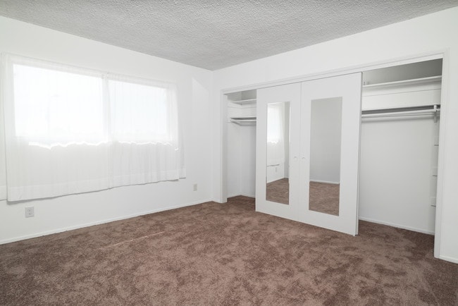 Building Photo - 819 Ocean Park Blvd Unit 4