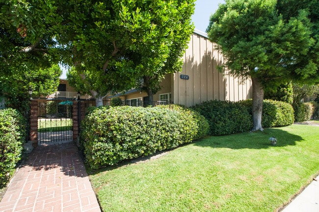 Photo - 722-724 Sunset Blvd