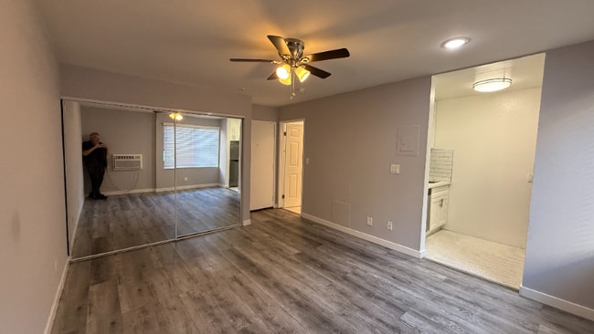 Photo - 7044 Hawthorn Ave Unit 110