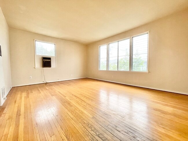 Photo - 8262 Blackburn Ave