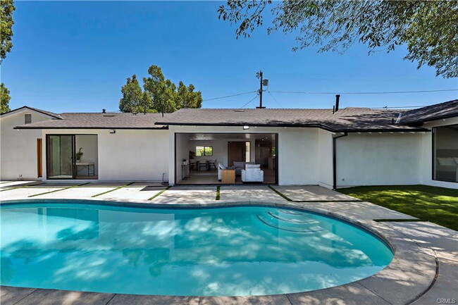 Building Photo - 17072 Oak View Dr