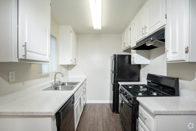 Interior Kitchen - The Pointe at 2316