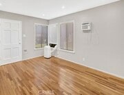 Photo - 557 N Rosemary Ln