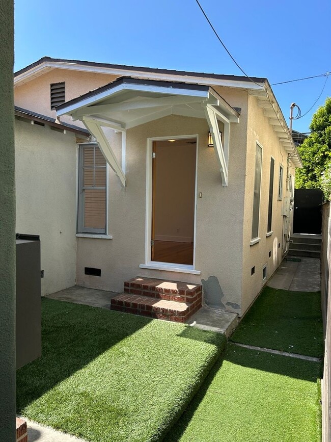 Building Photo - 2351-2353 OCEAN AVE. Unit 2351