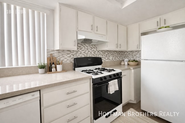 Photo - 3759 S Canfield Ave Unit 302