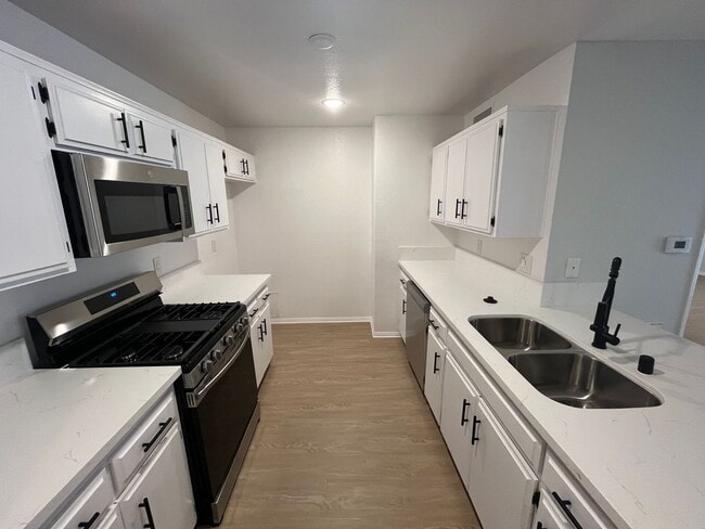 Photo - 1945 Glendon Avenue