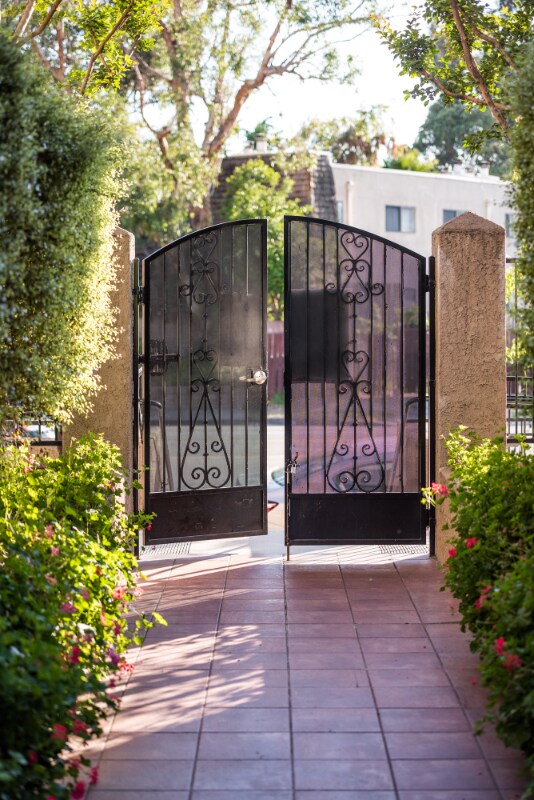 Photo - 8700 Glenoaks Blvd