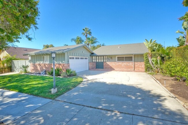 Building Photo - Beautifully Renovated 3-Bedroom Home with ...