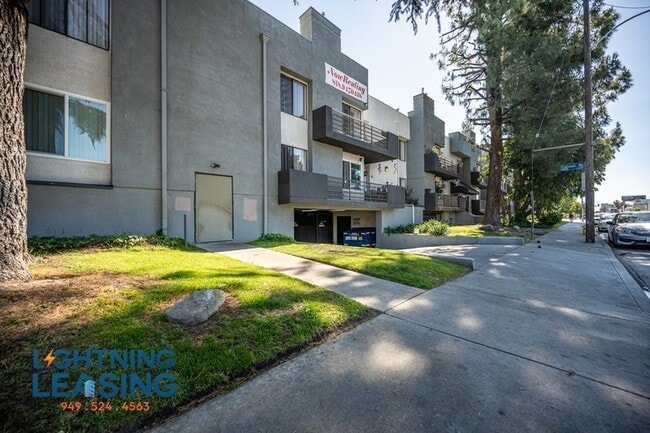 Photo - 14201 Victory Blvd Unit 217