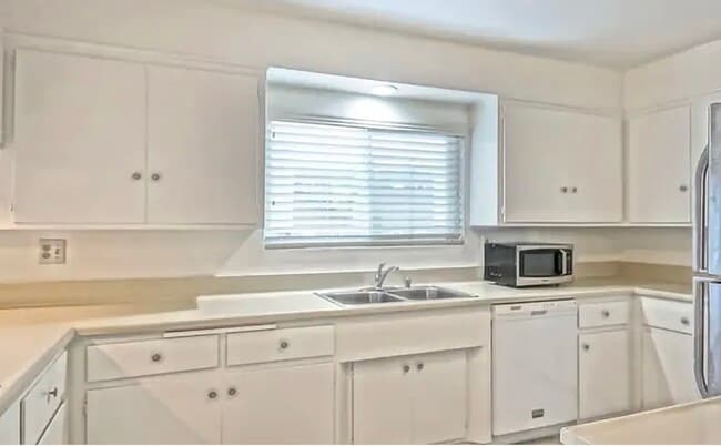 Photo - 1500 Manhattan Ave Unit B