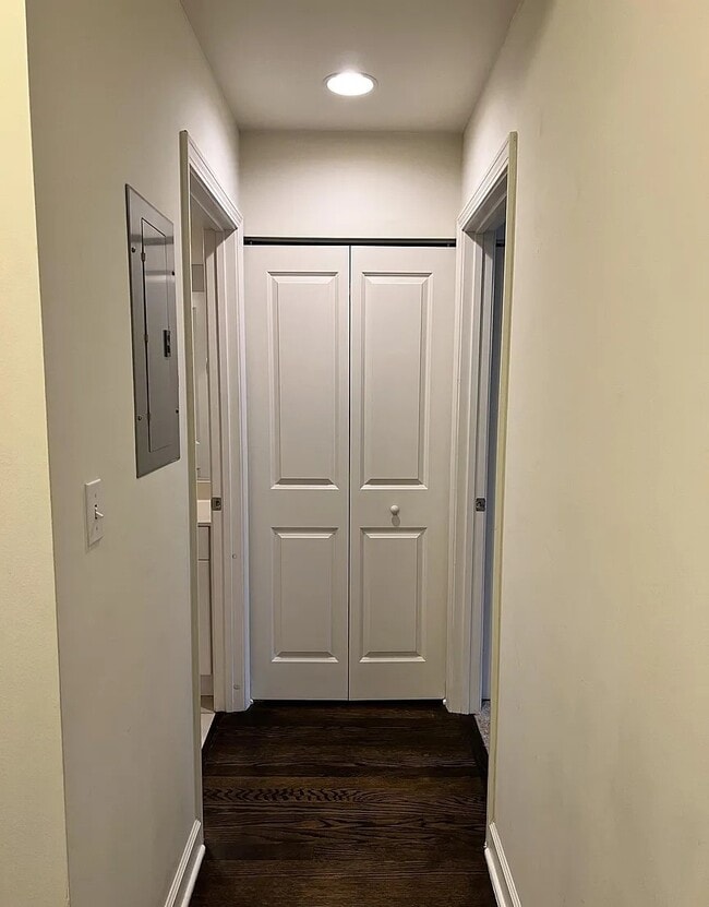 Building Photo - Don’t Miss This Opportunity Unit B1