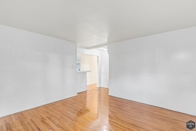 Photo - 3725 S Victoria Ave