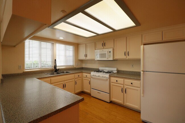 Photo - Lovely Cottonwood Glen Townhome