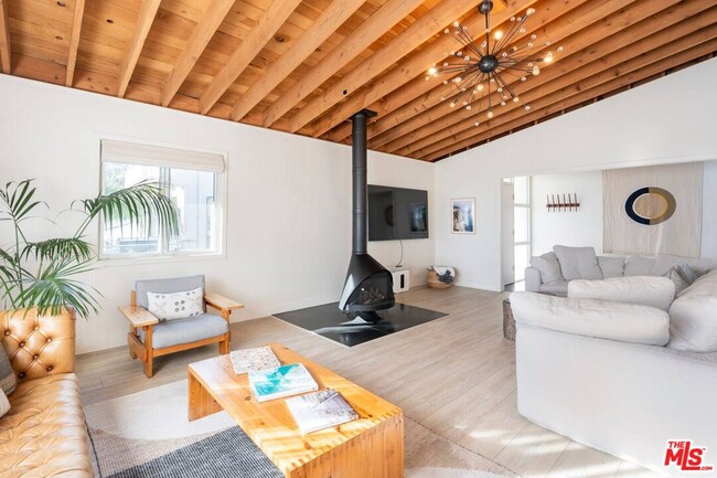 Photo - 21555 Pacific Coast Hwy