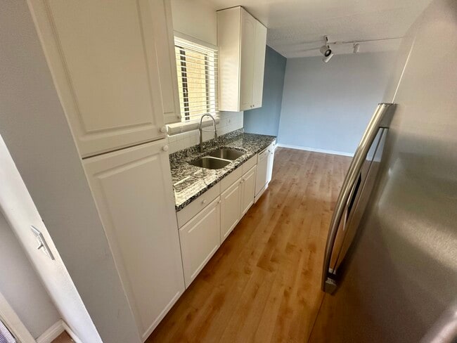 Photo - 4515 California Ave Unit 301