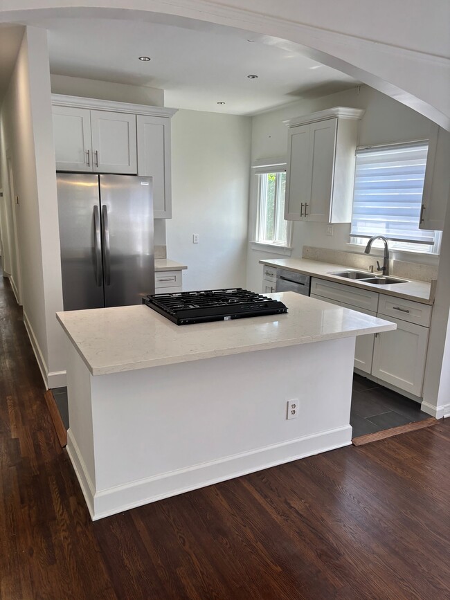 Photo - 754 Croft Ave