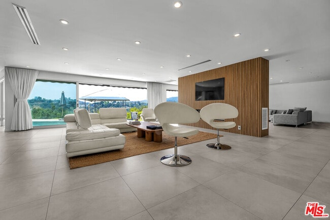 Photo - 849 Glenmere Way