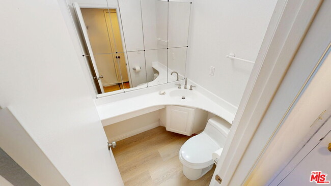 Photo - 10464 Larwin Ave