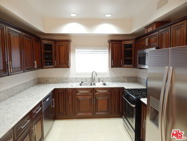 Photo - 2018 Hillcrest Dr