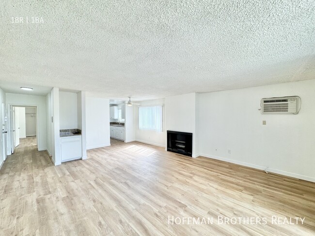 Photo - 1000 N Doheny Dr Unit 106