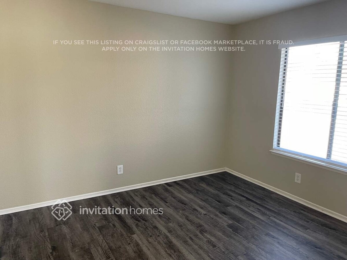 Photo - 962 W Mellon Ct