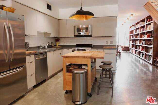 Photo - 700 Main St Unit 12