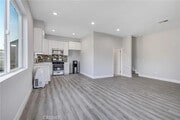 Photo - 13859 Valerio St