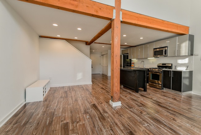 Main Floor/Dining Area - 4215 Glencoe Ave Unit 131