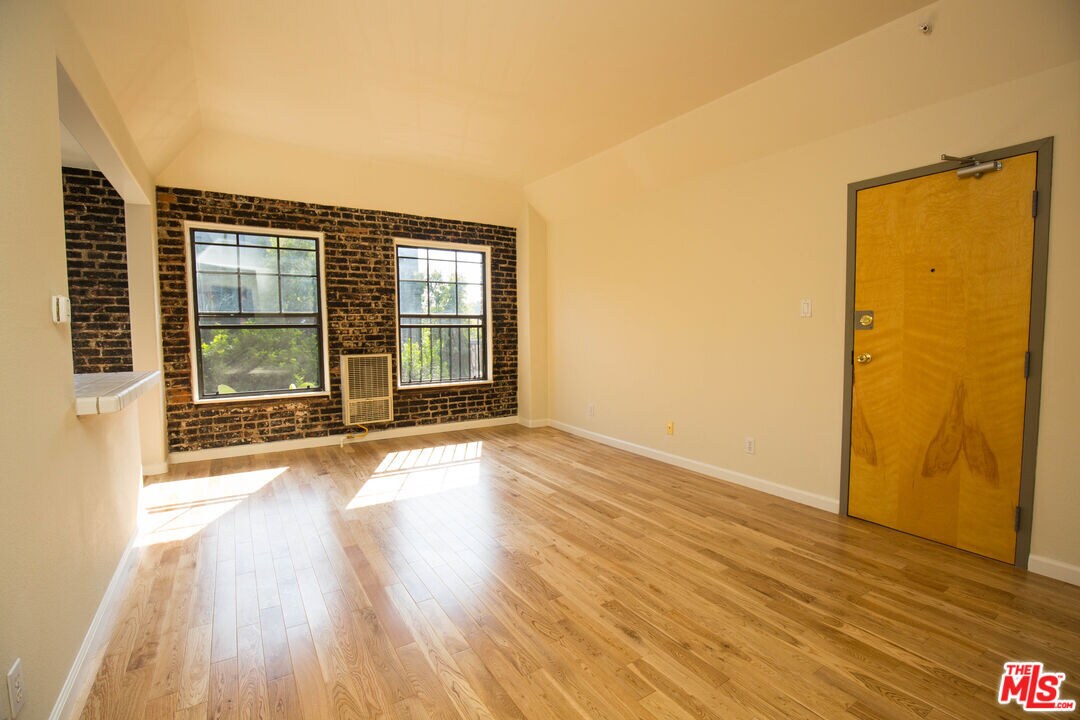 Photo - 361 S Detroit St Unit 105