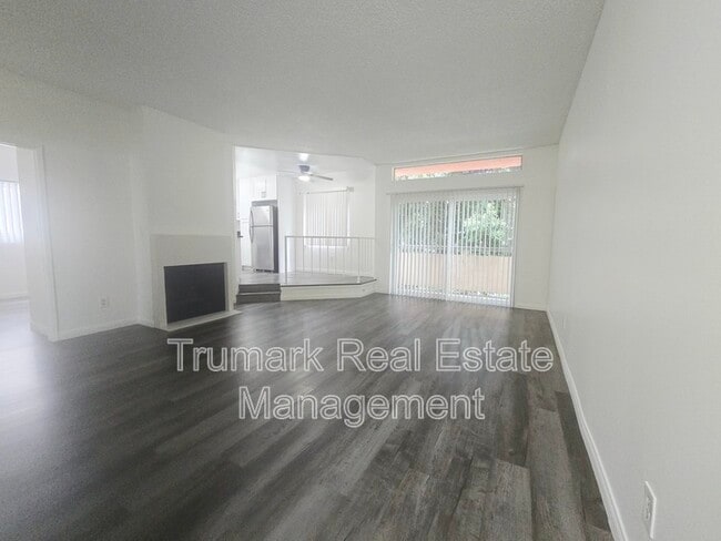 Building Photo - 14605 Burbank Blvd Unit 103