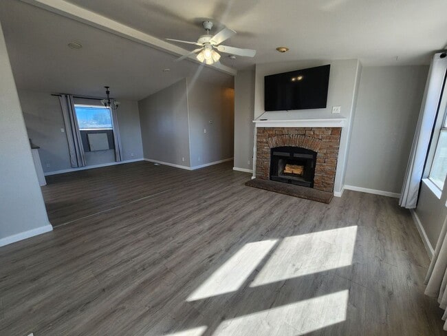 Photo - Large 3 Bedroom in Hansen Track