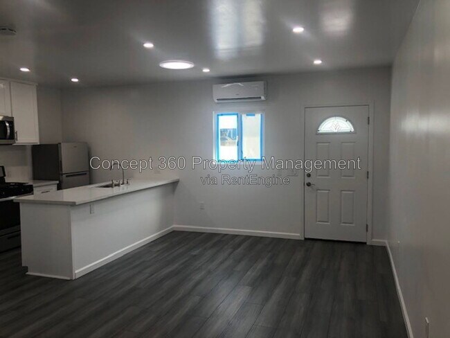 Photo - 110 E Scott St