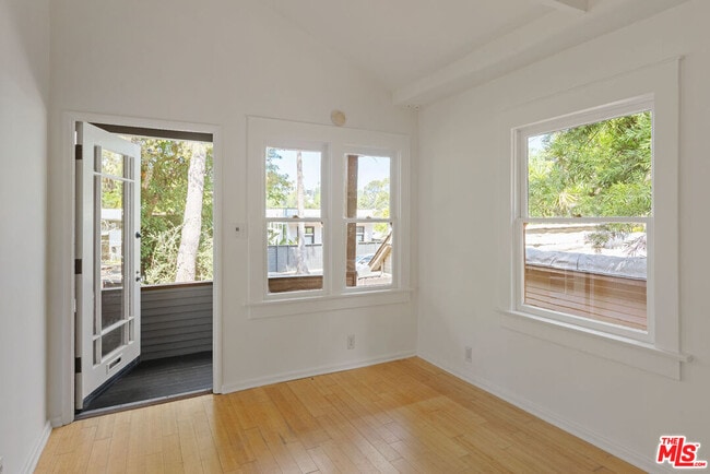 Photo - 1448 Angelus Ave